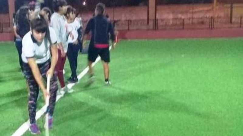 Iniciaron los entrenamientos de hockey en el “Poli Sur”
