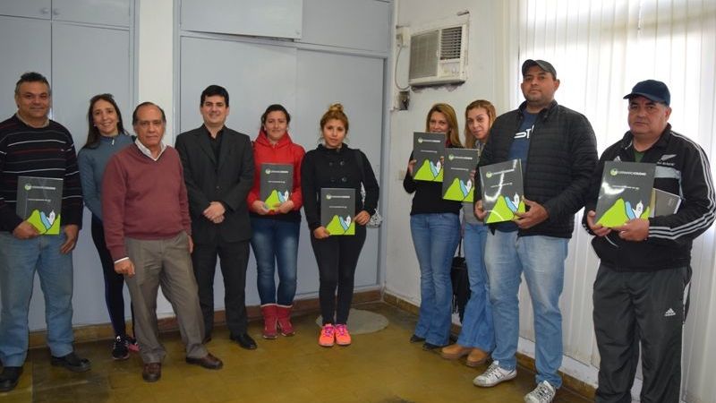 Entregan microcréditos a vecinos de la Capital