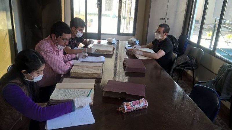 Estudiantes de Historia realizan prácticas en el Archivo