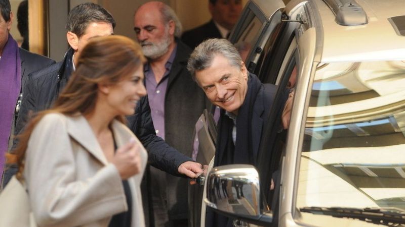 Operan otra vez a Mauricio Macri de su rodilla