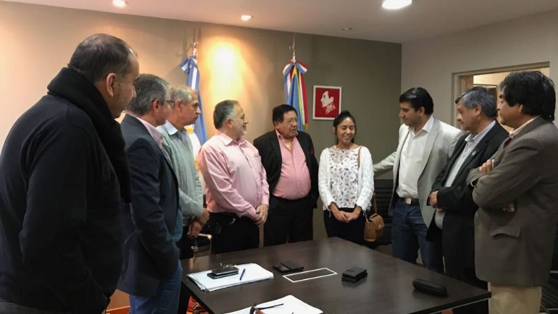Senadores recibieron a joven abogada de Corral Blanco