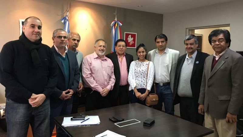 Senadores recibieron a joven abogada de Corral Blanco