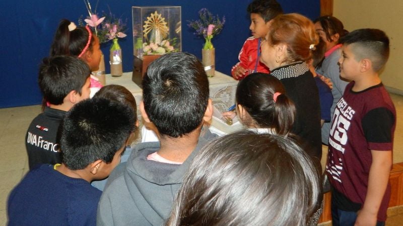 La imagen peregrina de la Virgen de Luján visitó escuelas primarias