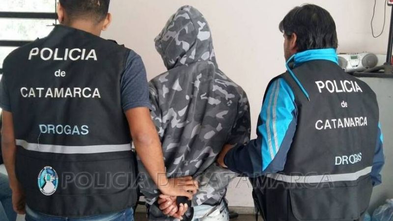 Detienen a un joven cuando viajaba en colectivo con droga