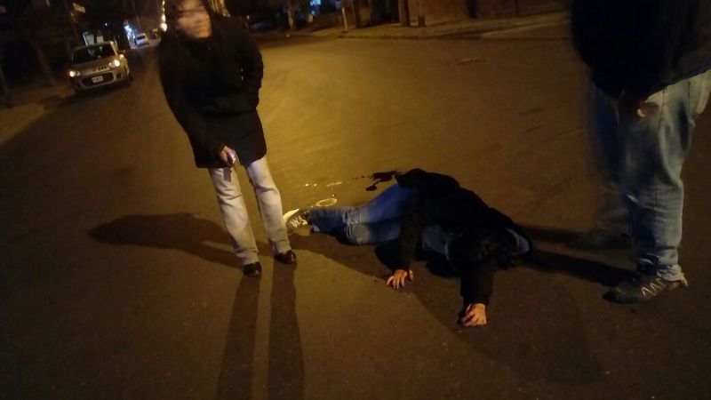 Encuentran a una mujer alcoholizada e inconsciente