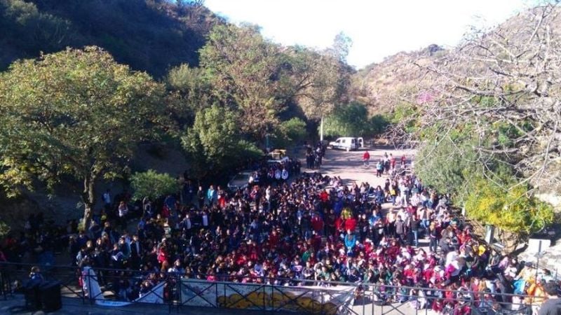 Los colegios Virgen del Valle y Virgen Niña peregrinaron a la Gruta