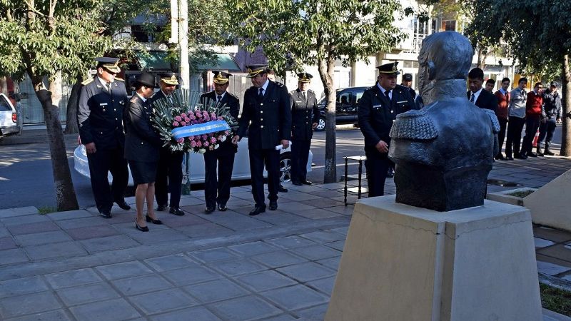 La Policía rindió homenaje a San Martín