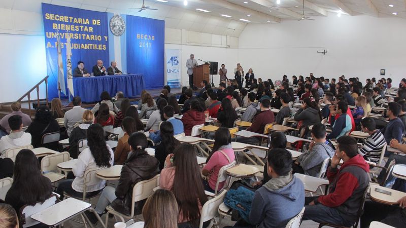 Más becas para estudiantes universitarios