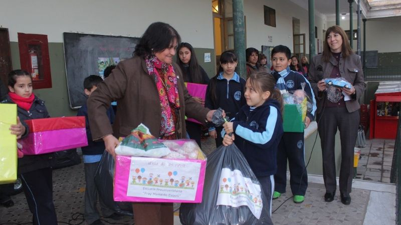 Entrega solidaria de juguetes “Una sonrisa para un niño”