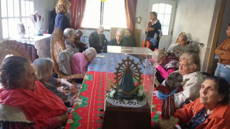 La Virgen de Luján visitó a los abuelos y estudiantes