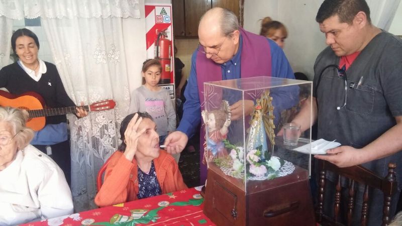 La Virgen de Luján visitó a los abuelos y estudiantes