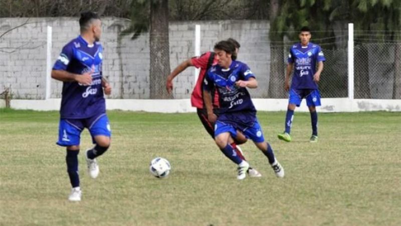 Defensores fue goleado 0-4 por Vélez y está en el fondo
