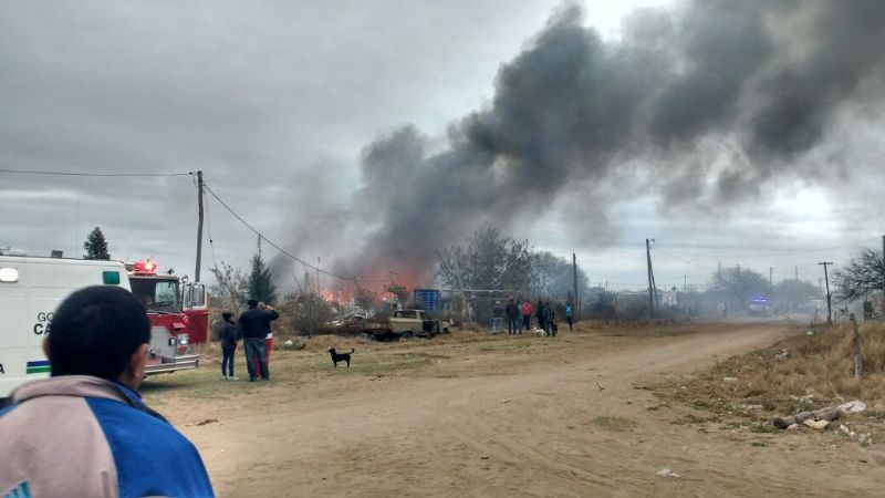 Se incendió un depósito de chatarra en Recreo