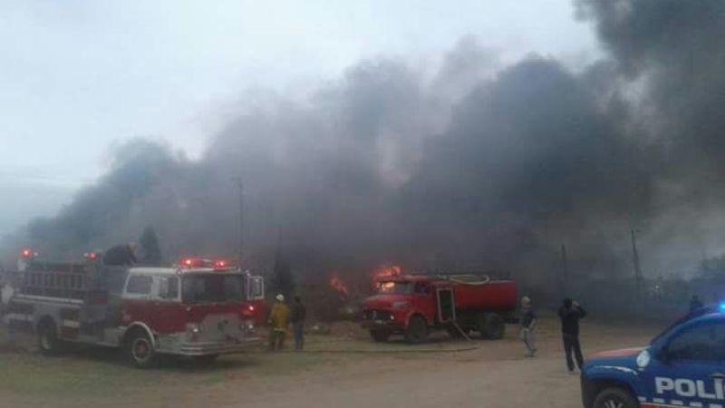 Se incendió un depósito de chatarra en Recreo