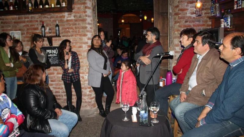 Gustavo Saadi convocó a jóvenes en una charla informal