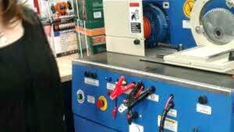 Curso de "Mecánica en Automotores" en Icaño