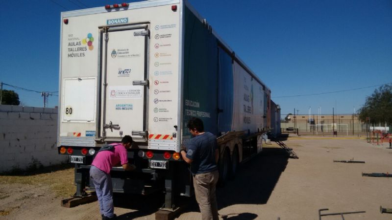 Ya está en Recreo el Aula Móvil Taller