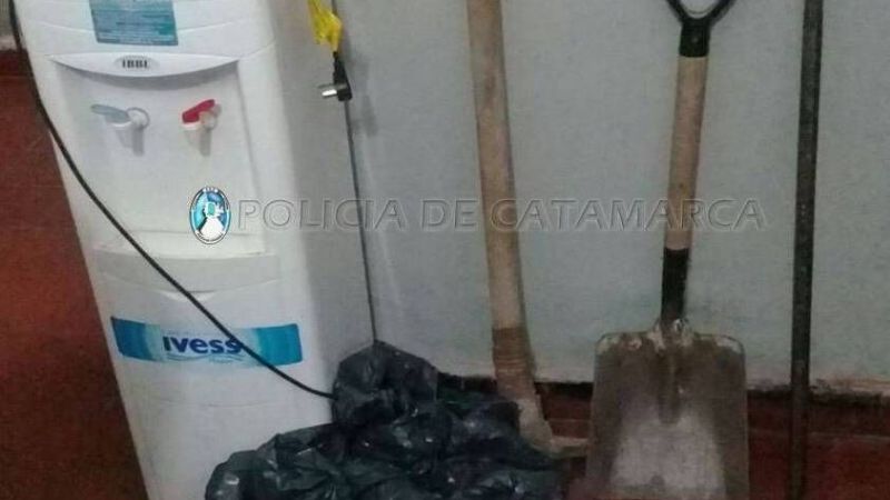 Robaron en una playa de estacionamiento y los atraparon