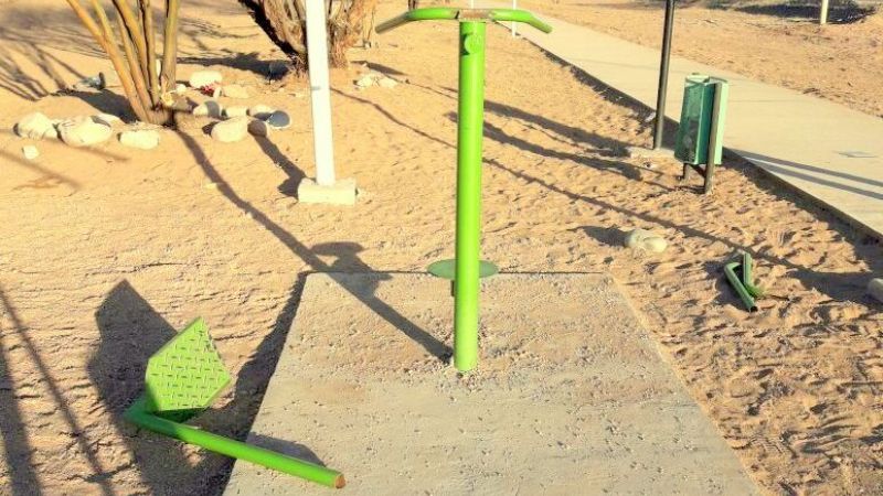 Destrozaron aparatos de gimnasia y juegos para niños