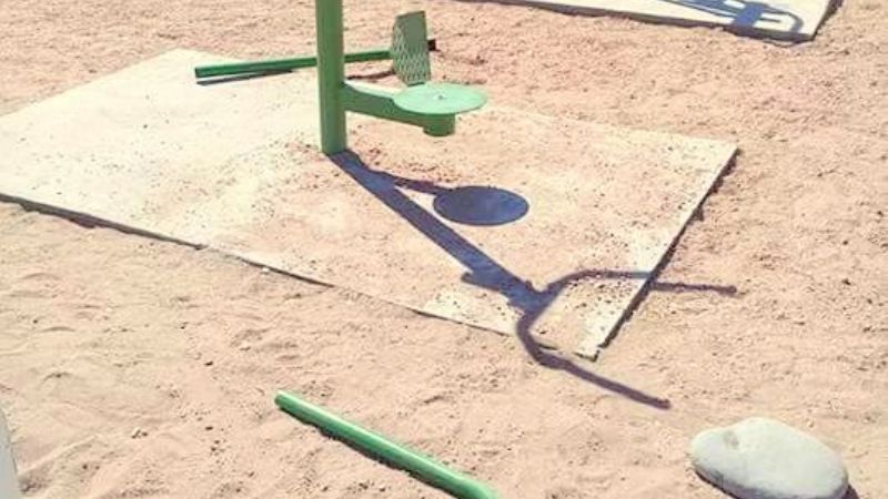Destrozaron aparatos de gimnasia y juegos para niños