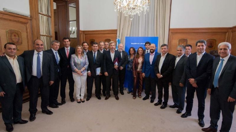 Provincias no negociarán la deuda ni dejan pelea por 15%