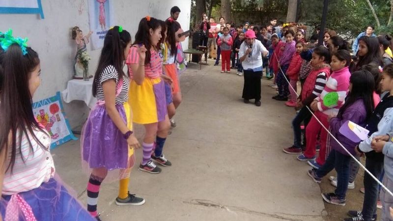 Procesión en honor al Divino Niño Jesús en Villa Eumelia