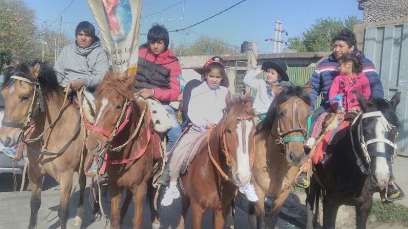 Procesión en honor al Divino Niño Jesús en Villa Eumelia