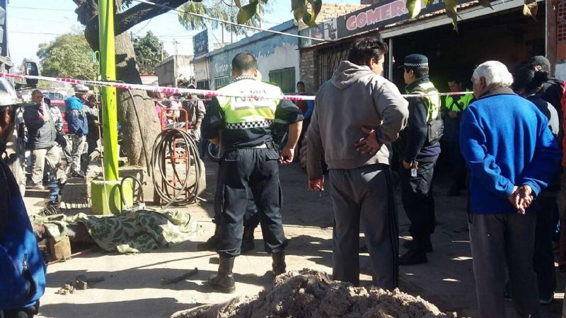 Tragedia en una gomería: murió al explotar la rueda de un camión