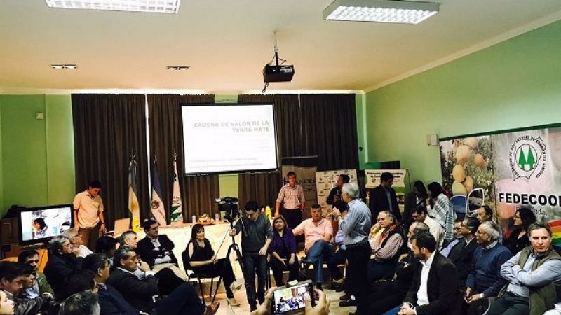 Juárez encabezó foro de Economías Regionales en Corrientes