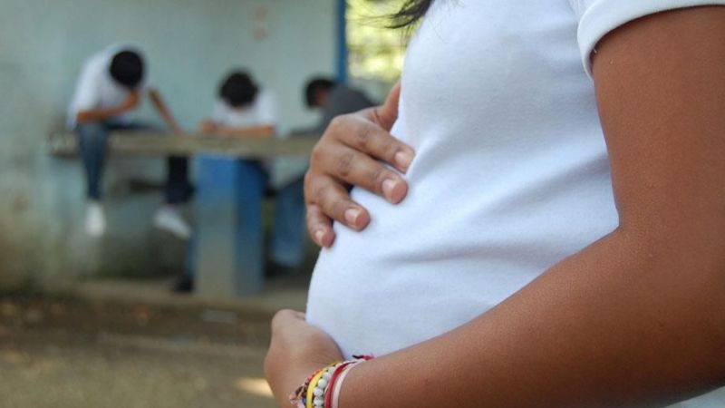 Cada tres horas nace un bebé de una niña madre