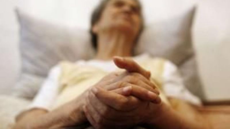 Policías encontraron a una septuagenaria postrada y abandonada