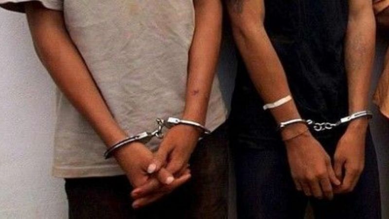 Arrestan a dos jóvenes sospechosos