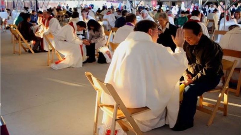 Celebración comunitaria de la Confesión en Santa Rosa de Lima