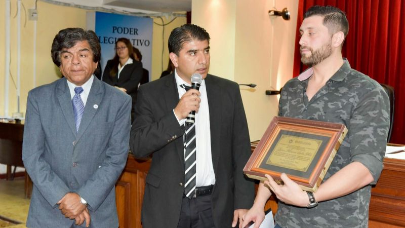 Senadores reconocieron a Ingalí Vergara y al profesor Mariano Salas