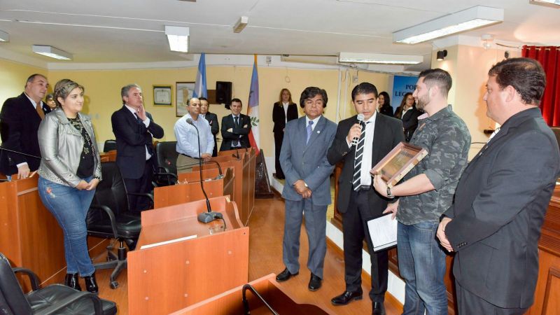 Senadores reconocieron a Ingalí Vergara y al profesor Mariano Salas