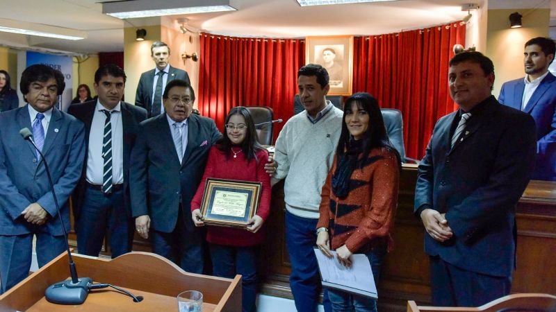 Senadores reconocieron a Ingalí Vergara y al profesor Mariano Salas