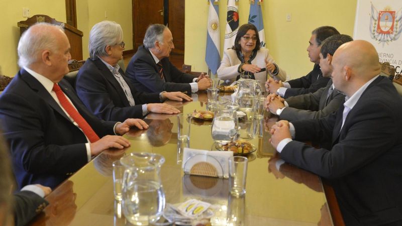Lucía recibió a industriales, visitó el Hogar Escuela y entregó ambulancias al SAME