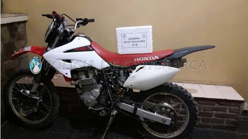 Ofrecían por Facebook una moto robada: dos detenidos