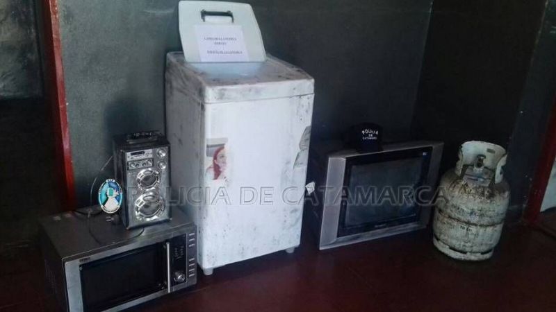 Dos aprehendidos y recuperan elementos robados en Ambato