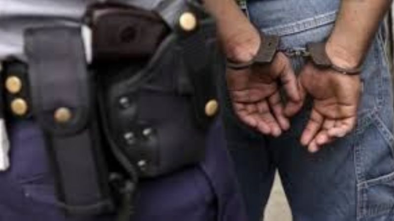 Arrestan a un joven sin documento