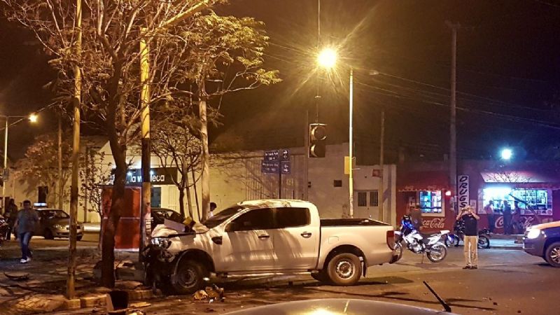 Violento choque en Perón e Illia