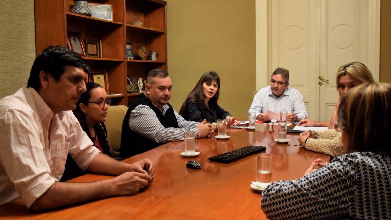 Jalil recibió a vecinos que piden reubicación de colegio