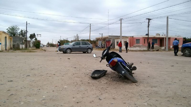 Chocaron remis y moto