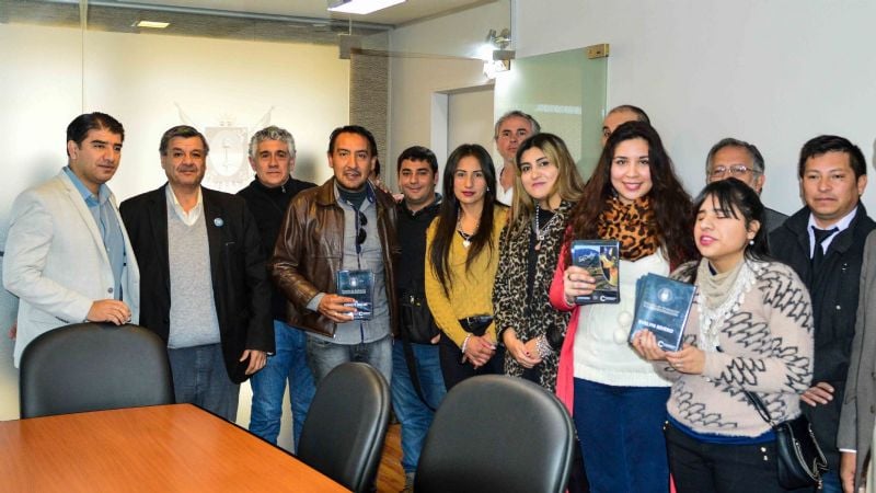 Entregaron discos a artistas realizados en la sala de grabación