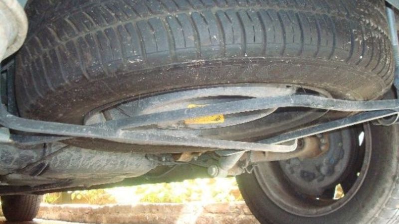 Aprehenden a un hombre por el robo de una rueda de auxilio