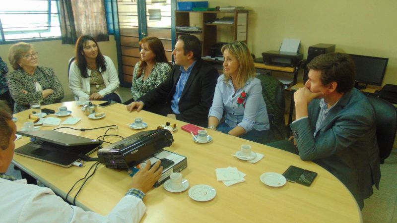 Coordinan acciones para incorporar a la provincia de una fisiatra