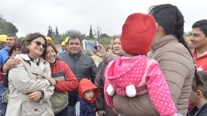 Lucía visitó la zona donde se construirá el barrio Valle Hermoso
