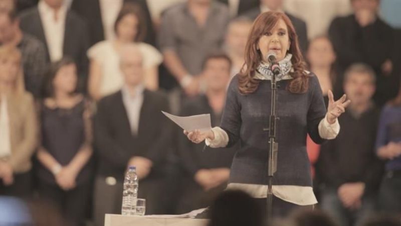 Cristina relanzó campaña con críticas al Gobierno