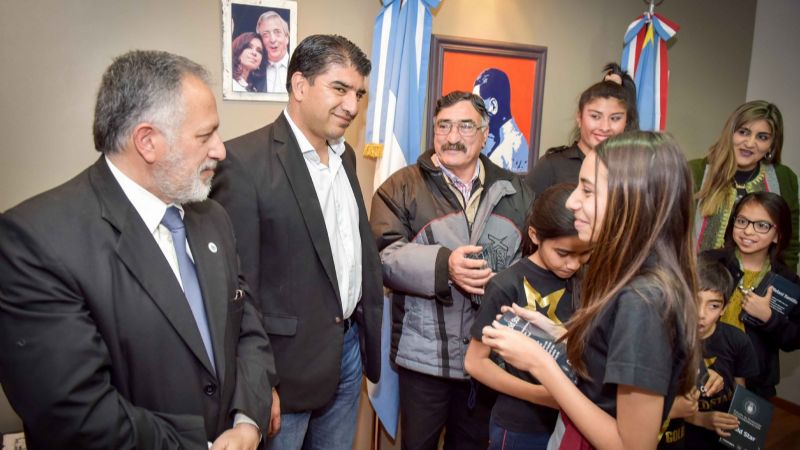 Entrega de materiales discográficos a los artistas del Grabando Sueños