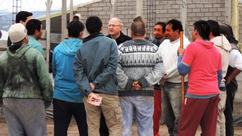 El Obispo visitó la obra en construcción de la capilla en el Servicio Penitenciario